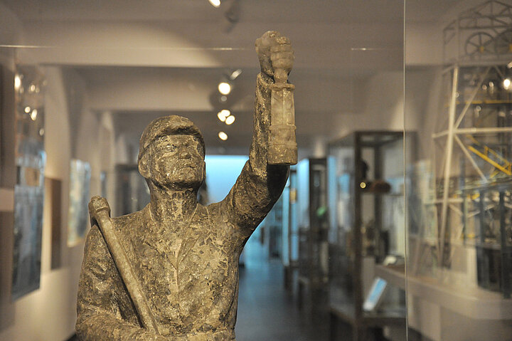 Zdjęcie (wejście do Muzeum AGH) Zdjęcie (wejście do Muzeum AGH)